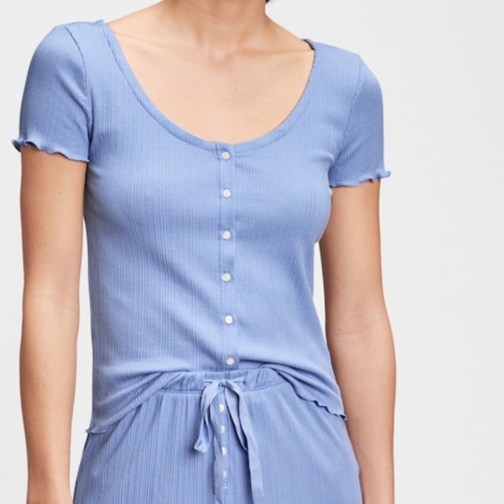 GAP Modal Ribbed Blue Scoopneck with Button Closure Lettuce‎ Hem T-Shirt